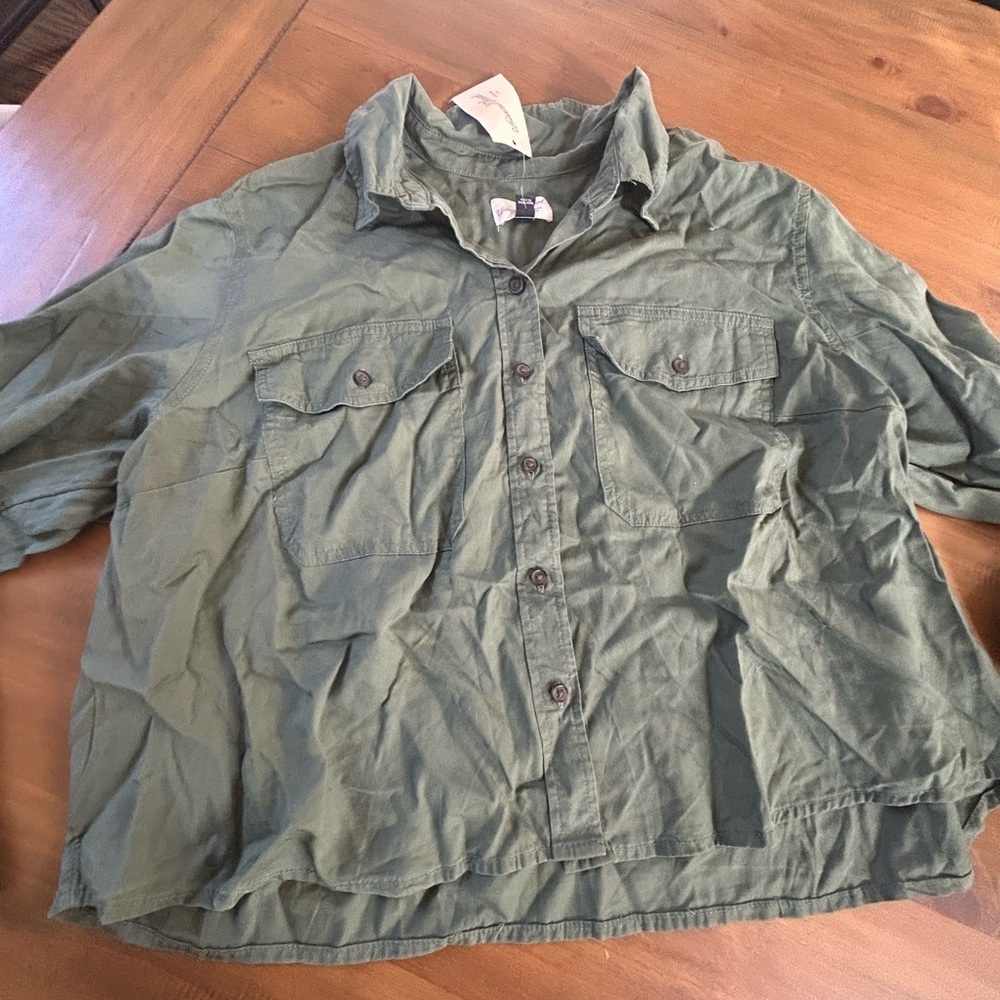 NWT Universal Thread Button Down - Picture 5 of 6